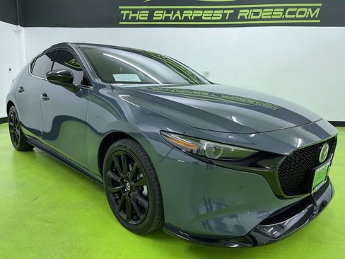 Used 2021 MAZDA MAZDA3 Hatchback w/Premium Plus Pkg image 2