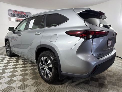 Used 2024 Toyota Highlander XLE image 6