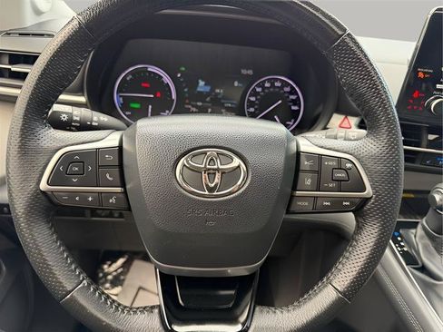 Used 2022 Toyota Sienna Limited FWD image 58