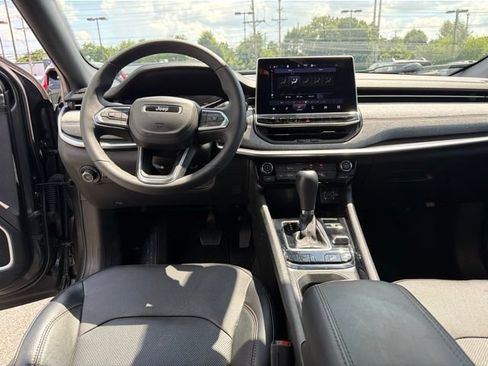 Used 2023 Jeep Compass Latitude AWD/4WD image 16