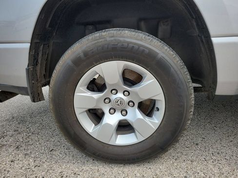 Used 2019 RAM 1500 Big Horn AWD/4WD image 5