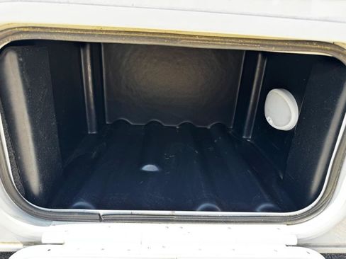 Used 2022 Ford E-450 and Econoline 450 Super Duty w/ Motorhome Prep Package RWD image 15