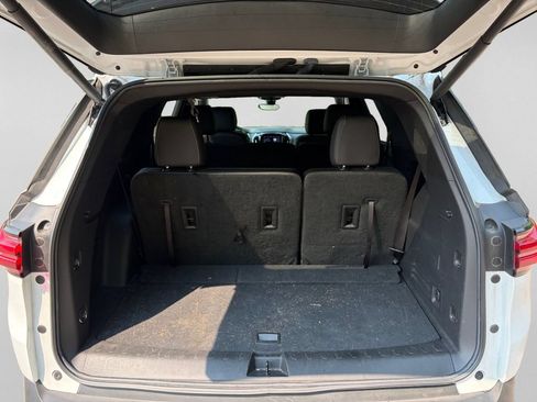 Used 2023 Chevrolet Traverse LT w/ LT Premium Package AWD/4WD image 31