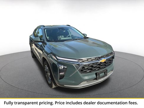 Used 2025 Chevrolet Trax LT FWD image 1