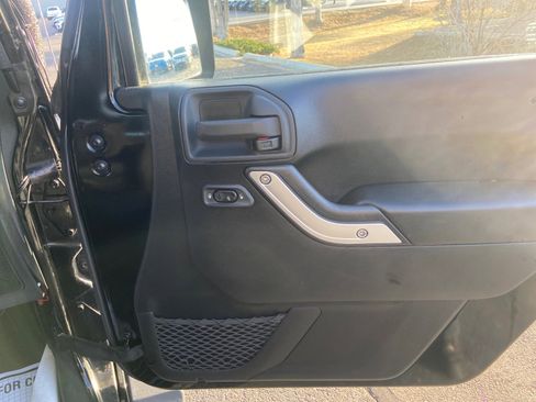 Used 2011 Jeep Wrangler Rubicon w/ Call of Duty Group image 16