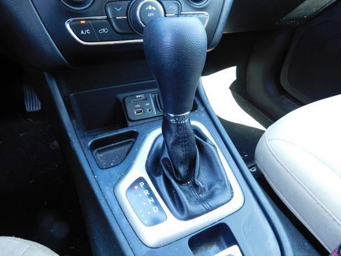 Used 2015 Jeep Cherokee Latitude image 10