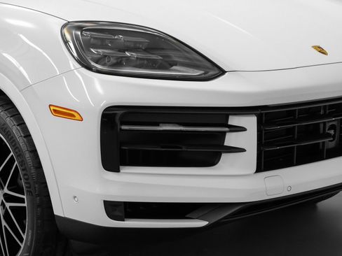 Used 2024 Porsche Cayenne Coupe image 16