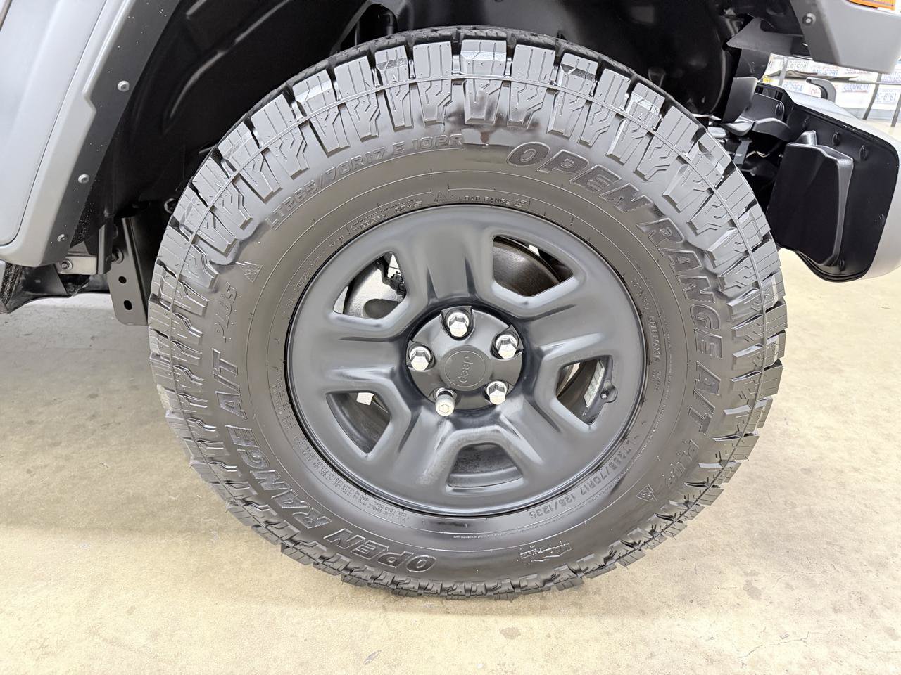 Used 2024 Jeep Gladiator Sport AWD/4WD image 11