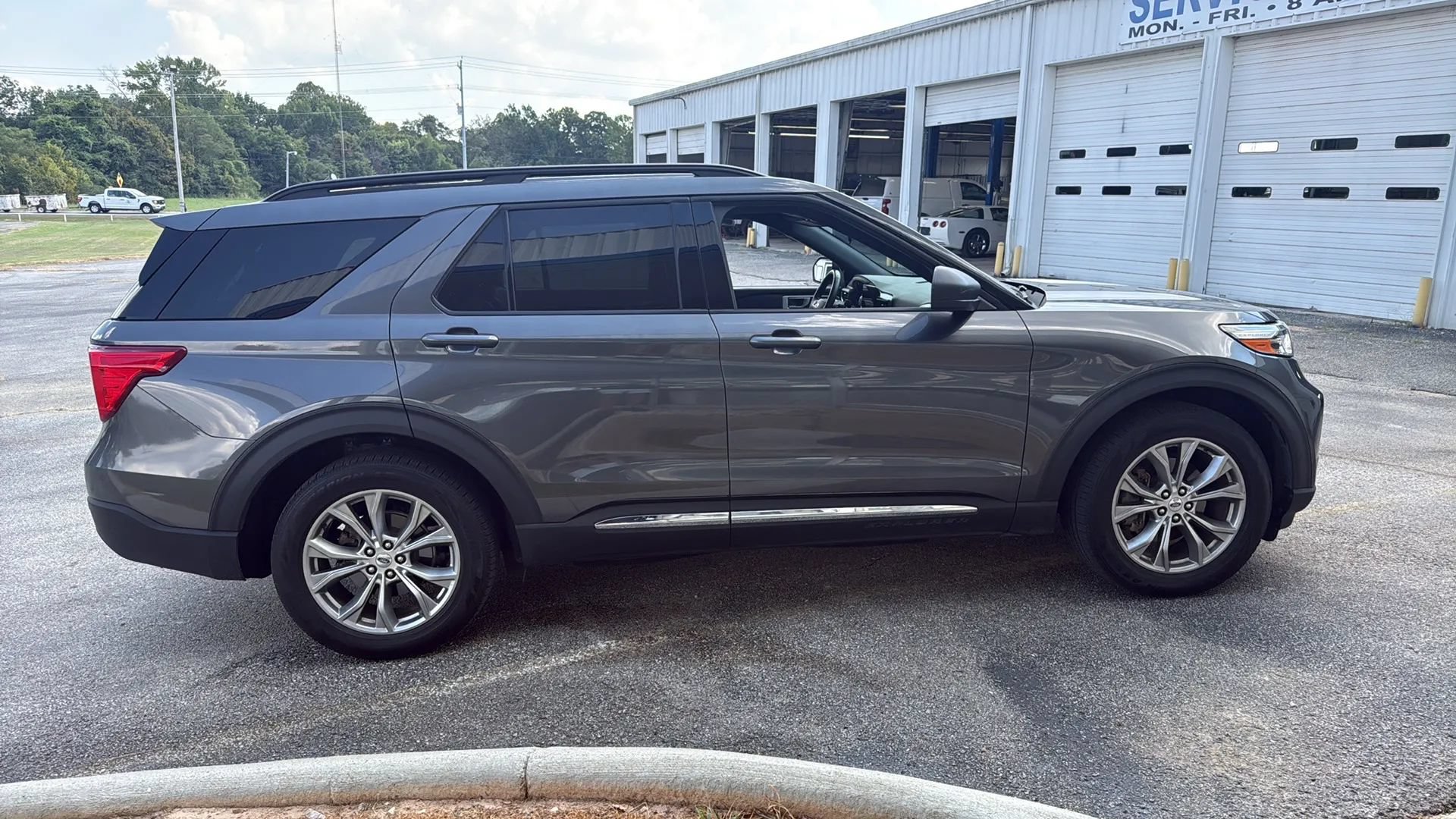 Used 2020 Ford Explorer XLT w/ Equipment Group 202A RWD image 6