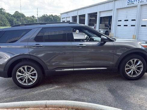 Used 2020 Ford Explorer XLT w/ Equipment Group 202A RWD image 6