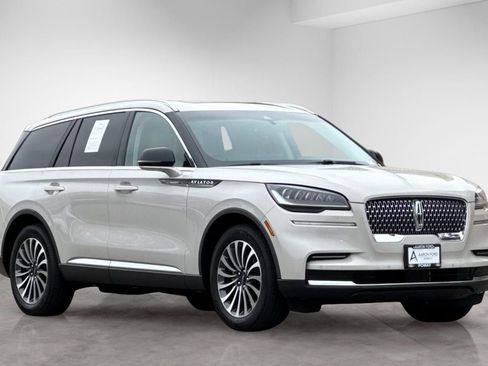 Used 2023 Lincoln Aviator 2WD w/ Premium Package image 8
