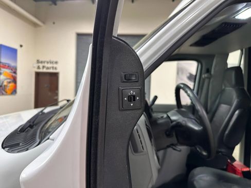 Used 2015 Ford E-350 and Econoline 350 Super Duty image 27