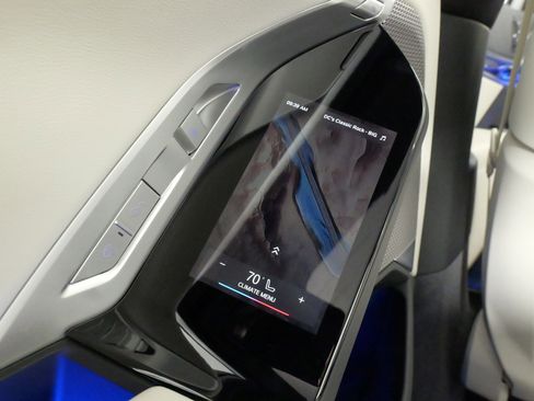 Used 2023 BMW 760i xDrive image 30