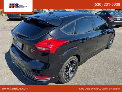 Used 2018 Ford Focus ST w/ Equipment Group 402A FWD image 5