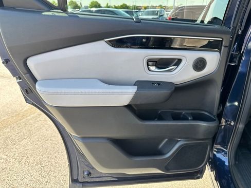 Used 2025 Honda Pilot Touring image 32