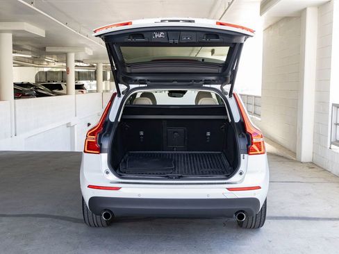 Used 2018 Volvo XC60 T5 Momentum w/ Vision Package image 22