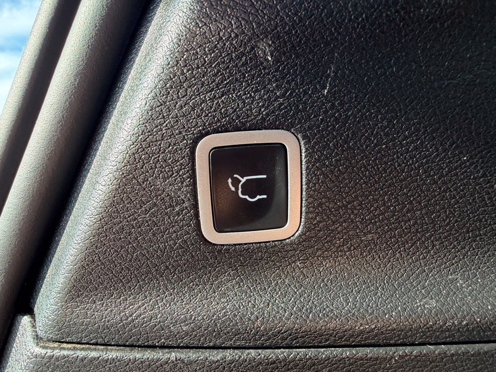 Used 2025 Chrysler Pacifica Select FWD image 34