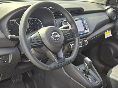 New 2025 Nissan Kicks Play S image 9