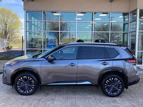 Used 2025 Nissan Rogue Platinum w/ Platinum Premium Package image 4