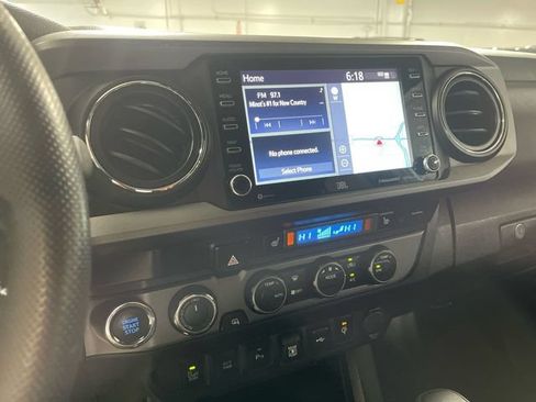 Used 2022 Toyota Tacoma TRD Sport w/ TRD Premium Sport Package AWD/4WD image 19