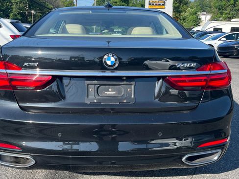 Used 2017 BMW 740i xDrive image 13