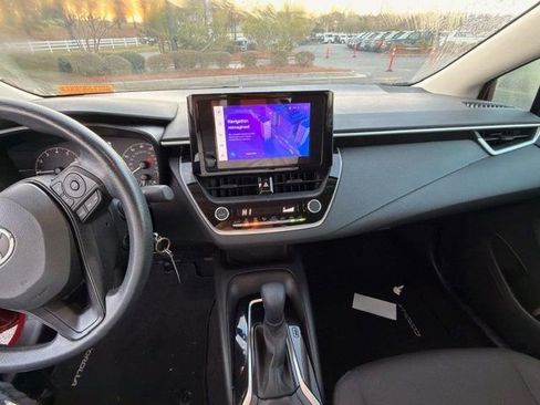 Used 2023 Toyota Corolla LE image 2