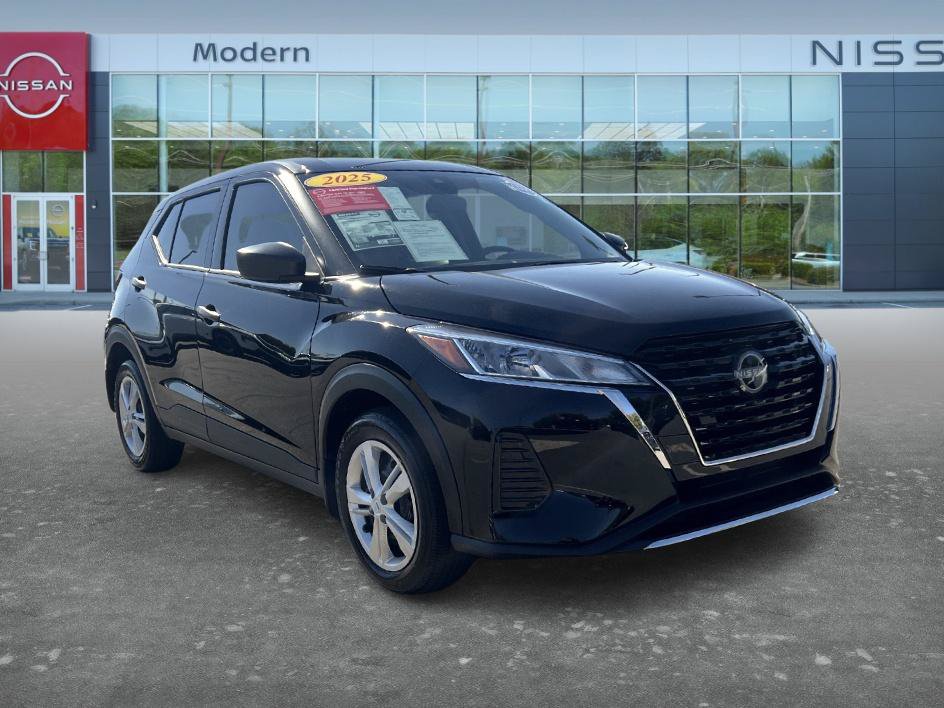 Certified 2025 Nissan Kicks Play S FWD image 3