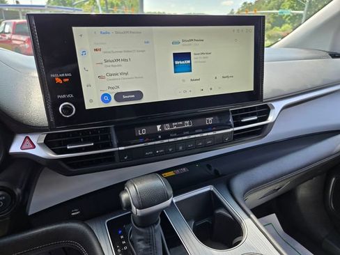 Used 2025 Toyota Sienna XLE FWD image 27
