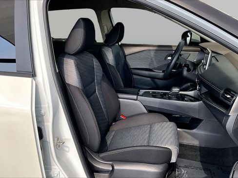 Certified 2023 Nissan Rogue SV FWD image 9