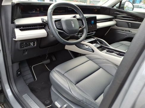 Used 2025 Lincoln Nautilus Premier image 13