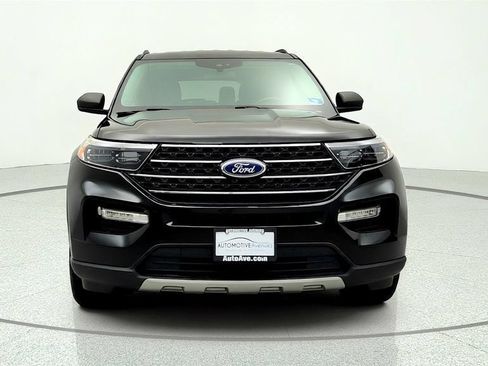 Used 2020 Ford Explorer XLT w/ Equipment Group 202A AWD/4WD image 2