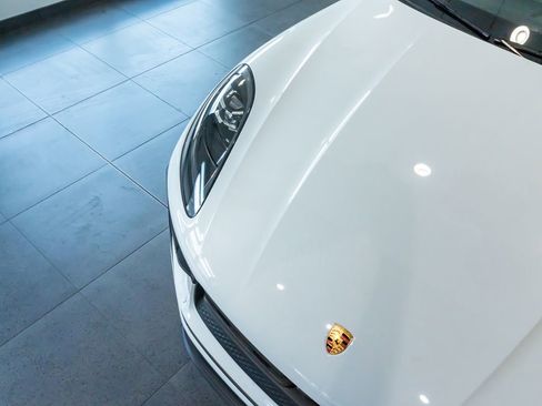 Certified 2026 Porsche Macan AWD/4WD image 32
