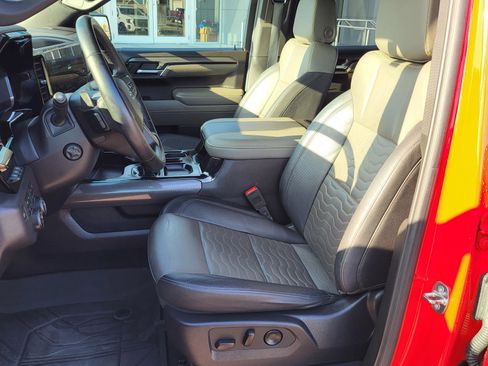 Used 2024 Chevrolet Silverado 1500 ZR2 w/ Technology Package image 16