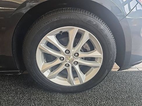 Used 2017 Chevrolet Malibu LT FWD image 35