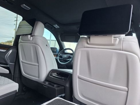 New 2026 Cadillac Escalade Platinum Luxury w/ LPO, Radiant Package image 33
