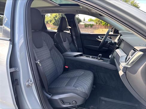 Used 2024 Volvo XC60 B5 Core w/ Protection Package Premier AWD/4WD image 9