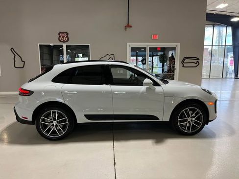 Used 2023 Porsche Macan Turbo image 59