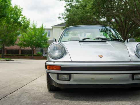 Used 1989 Porsche 911 Carrera RWD image 3