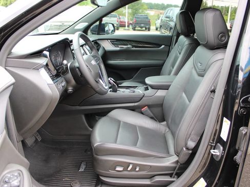 Certified 2021 Cadillac XT6 Premium Luxury AWD/4WD image 13