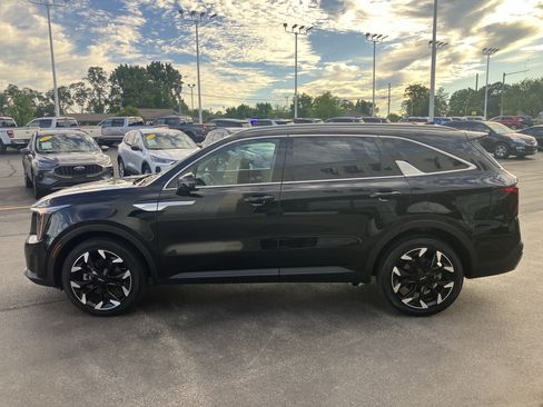 Used 2025 Kia Sorento EX FWD image 4