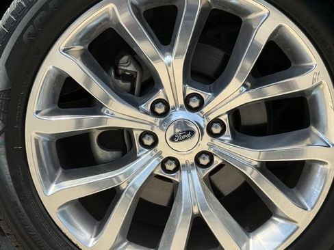 Used 2018 Ford Expedition Limited w/ Equipment Group 302A RWD image 9