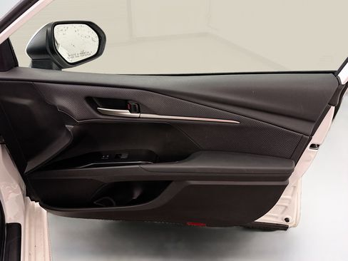 Used 2025 Toyota Camry SE FWD image 33