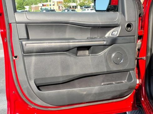 Used 2022 Ford Expedition XLT AWD/4WD image 5