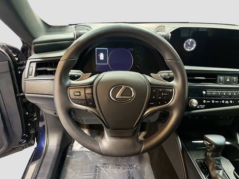Used 2024 Lexus ES 350 w/ Premium Package FWD image 11
