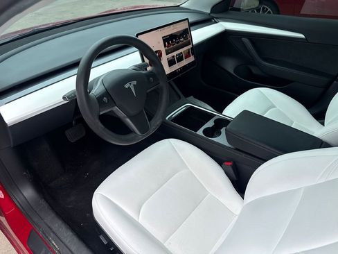 Used 2023 Tesla Model 3 Standard Range image 4