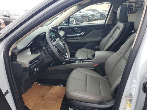 New 2026 Lincoln Corsair Premiere image 12