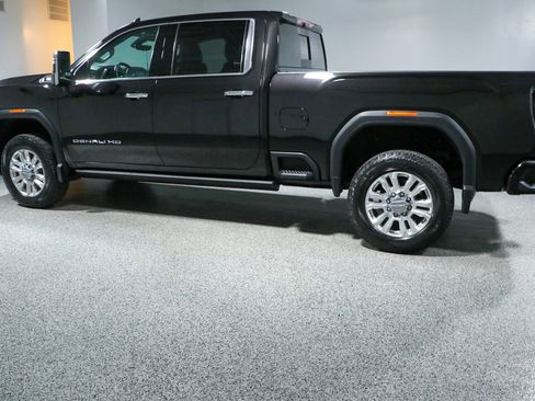 Used 2023 GMC Sierra 2500 Denali w/ Denali Ultimate Package AWD/4WD image 10