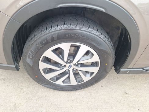 Used 2022 Subaru Outback Premium image 11