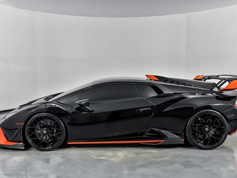 Used 2021 Lamborghini Huracan STO image 12