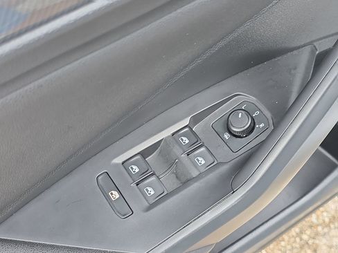 Used 2019 Volkswagen Jetta GLI FWD image 12